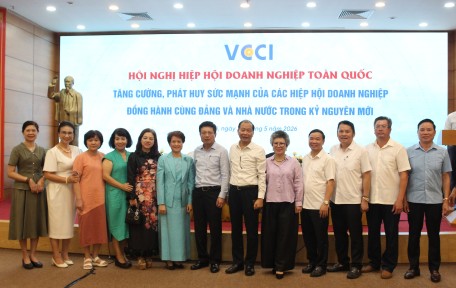 CHỦ TỊCH HANEL, CHỦ TỊCH HNEW BÙI THỊ HẢI YẾN TẠI HỘI NGHỊ TOÀN QUỐC CÁC HIỆP HỘI DOANH NGHIỆP VIỆT NAM